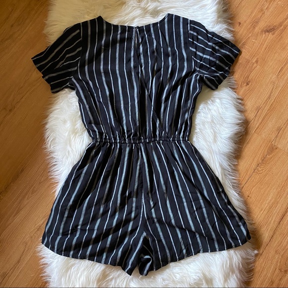 ❌SOLD❌ OLD NAVY BLACK STRIPE ROMPER - Picture 6 of 8